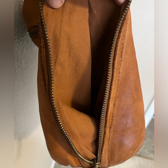 100% genuine leather hobo shoulder bag. - Picture 4 of 10